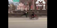 Стали известны подробности эпичного задержания мотоциклиста в центре Барнаула - Сетевое издание Толк