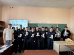 Амбассадоры ФП «Профессионалитет» 10 апреля провели увлекательное мероприятие "Профессионалитет": Ты в хорошей компании» в МАОУ «Лицей №52», где обучаются кадеты. В ходе мероприятия ребята узнали о перспективных направлениях обучения и работы, и вы можете воспользоваться этими возможностями уже сейчас! Не упусти свой шанс узнать больше о "Профессионалитет" и построить крутую карьеру! Приходи к нам на День открытых дверей 12 апреля!