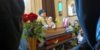 Учительницу музыки Ольгу Залит хоронят на Алтае в закрытом гробу - Комсомольская Правда