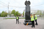 Сотрудники группы компаний «Селфстроит» провели субботник на аллее имени Алексея Скурлатова