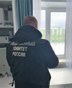 Следователи СК России по Алтайскому краю устанавливают обстоятельства падения из окна несовершеннолетнего ребенка в городе Барнауле