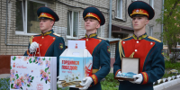 Глава администрации Ленинского района вручил двум участникам Великой Отечественной войны памятную медаль «Почетный гражданин города» - Администрация г. Барнаул