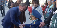 Глава Барнаула вручил памятную медаль летчику-фронтовику Владимиру Кушпелеву - Сетевое издание Толк