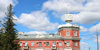 Часы на проспекте Строителей / Фото: barnaul.org - ИА Амител