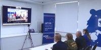 Телемост с Таджикистаном провели в Штабе общественной поддержки Алтайского края в преддверии 80-летия Победы - Телеканал Катунь 24