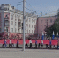 Во время Парада Победы в Барнауле пронесли полотно «Знамя Победы» - Комсомольская Правда