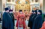 В день Преполовения Пятидесятницы, митрополит Сергий совершил Литургию в кафедральном соборе