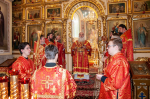 В день Преполовения Пятидесятницы, митрополит Сергий совершил Литургию в кафедральном соборе