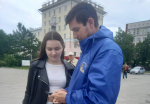 Волонтеры помогают барнаульцам проголосовать за общественные территории, которые будут благоустроены в 2026 году