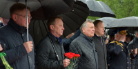 В День пограничника в Барнауле торжественно возложили цветы к Мемориалу Славы - Администрация г. Барнаул