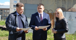 В Ленинском районе в рамках муниципальной программы «Формирование современной городской среды города Барнаула» ведется благоустройство двора по ул.Юрина, 202