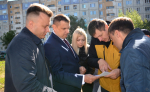 В Ленинском районе в рамках муниципальной программы «Формирование современной городской среды города Барнаула» ведется благоустройство двора по ул.Юрина, 202