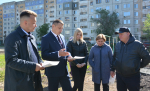 В Ленинском районе в рамках муниципальной программы «Формирование современной городской среды города Барнаула» ведется благоустройство двора по ул.Юрина, 202