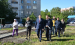 В Ленинском районе в рамках муниципальной программы «Формирование современной городской среды города Барнаула» ведется благоустройство двора по ул.Юрина, 202
