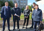 В Ленинском районе в рамках муниципальной программы «Формирование современной городской среды города Барнаула» ведется благоустройство двора по ул.Юрина, 202