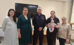 Сотрудник ГИБДД провел в Перинатальном центре АККЦОМД занятие для будущих мам на тему безопасной перевозки детей