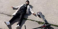 Следком возбудил уголовное дело после наезда самокатчика на женщину в Барнауле - Barneos22.ru
