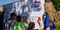 Единороссы и молодогвардейцы поздравили барнаульцев с Международным днем защиты детей - Единая Россия