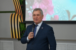 Александр Романенко поблагодарил соцработников региона за напряженный ответственный труд, профессионализм и сердечность