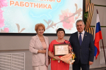 Александр Романенко поблагодарил соцработников региона за напряженный ответственный труд, профессионализм и сердечность