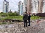 По улице Промышленной ведутся работы по восстановлению берегового склона
