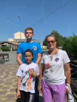 В День России барнаульцам раздают ленточки с триколором