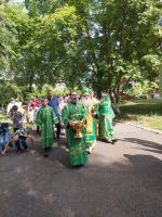 В день памяти св. прав. Иоанна Кронштадтского митрополит Сергий  совершил Божественную литургию в храме Православной школы