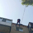 На Алтае спасатели спустились с крыши и спасли пенсионерку - Комсомольская Правда