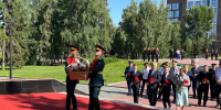 В День памяти и скорби возложили цветы к Мемориалу Славы в Барнауле - Администрация г. Барнаул