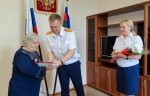 Сотрудники следственного управления СК России по Алтайскому краю вручили памятные медали ветеранам - детям блокадного Ленинграда