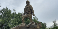 Памятник бойцам, погибшим в зоне специальной военной операции, установили в Родино - Телеканал Катунь 24