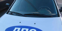 Автомобиль врезался в стену здания в Барнауле - Комсомольская Правда