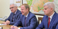 Губернатор Алтайского края Виктор Томенко провел встречу с Генеральным консулом Киргизской Республики в Новосибирске Айбеком Айдарбековым - Администрация Алтайского края