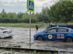 МБУ «Автодорстрой» очищает ливнеприемные колодцы в Индустриальном районе