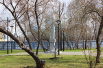 Сквер на улице Приречной в Барнауле. Апрель 2025 года