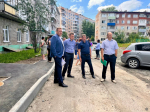 В Барнауле продолжаются работы по благоустройству дворов в рамках национального проекта «Инфраструктура для жизни»