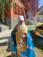 Митрополит Сергий совершил освящение новосооруженных креста и куполов для строящегося храма