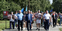 В День ВДВ Александр Романенко возложил цветы к монументу героям-десантникам в Барнауле - Единая Россия