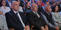Губернатор Виктор Томенко вручил государственные награды сотрудникам предприятий строителям Алтайского края - НовостиАлтая.рф