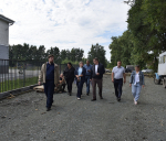 В барнаульском микрорайоне Спутник ведутся работы по строительству парковки к школе №138