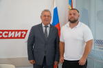 Дороги, детский спорт и силовой экстрим: Александр Романенко провел личный прием граждан