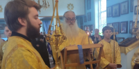 Архипастырь совершил вечернее богослужение с чтением акафиста - Алтайская митрополия