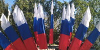 Территорию Октябрьского района празднично украсили ко Дню Государственного флага - Администрация г. Барнаул