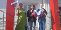 ТОС Ленинского района поздравили жителей с Днем Государственного флага - Администрация г. Барнаул