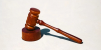 Судейский молот / Фото: unsplash.com / Tingey Injury Law Firm - ИА Амител