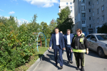 В Ленинском районе проверили ход работ по благоустройству дворовых территорий в рамках национального проекта «Инфраструктура для жизни»