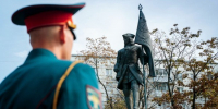День российской гвардии. У памятника первому солдату лейб-гвардии Преображенского полка - Сетевое издание Толк