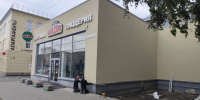 Предприятия потребительского рынка Железнодорожного района продолжают работы по ремонту входных узлов и фасадов своих объектов - Администрация г. Барнаул