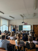 Для барнаульских школьников провели экологический урок «Чтоб чистым воздухом дышать, природу надо охранять!»