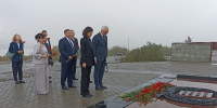 Представители делегации Алтайского края возложили цветы к мемориалу «Защитникам Советского Заполярья в годы Великой Отечественной войны» - Администрация Алтайского края